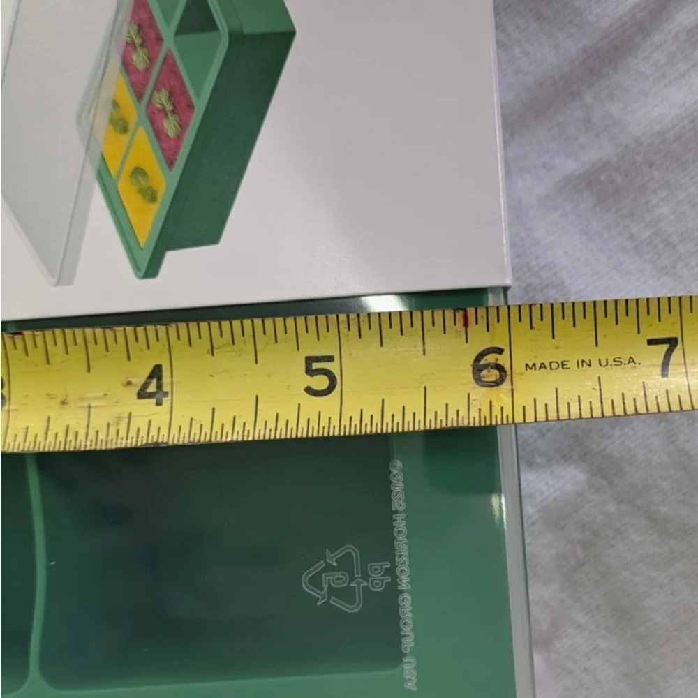 NWT food mold tray 1 tray & 1 lid. Dark green! Perfect for making baby food etc